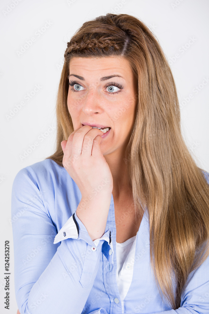 junge Frau in Business Outfit hofft / fleht / bittet / betet junge Frau in Business Outfit hofft / fleht / bittet / betet