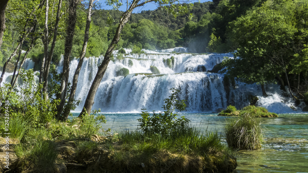 Fototapeta premium Many waterfalls in the karst mountain range