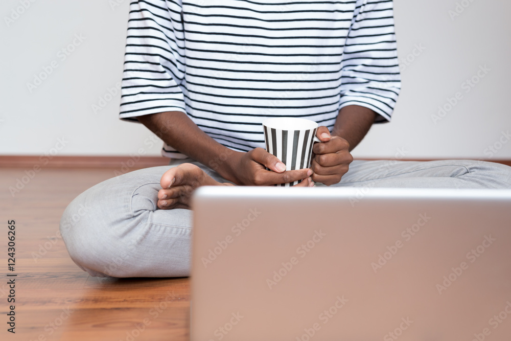 Naklejka premium Portrait of a young african american woman at home