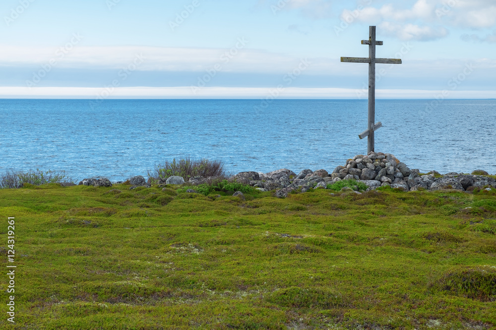 Wooden cross on the shores of the White Sea