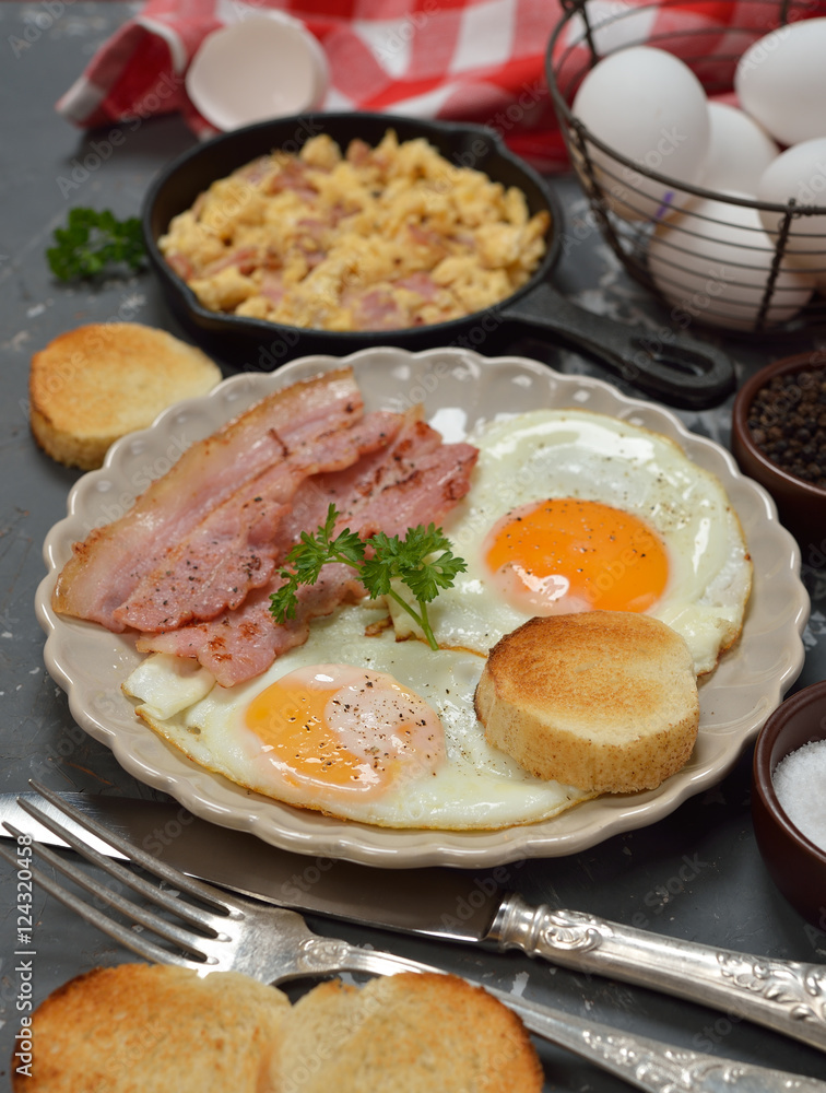 Scrambled eggs with bacon Scrambled eggs with bacon