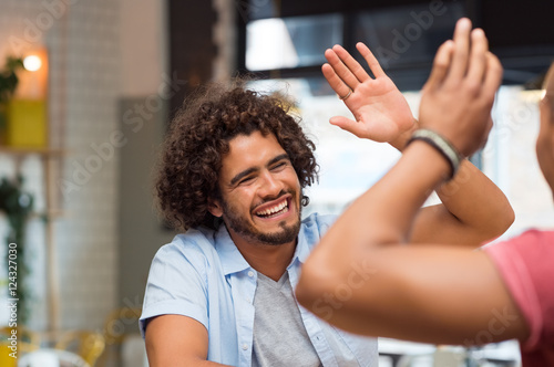 Fotografie Friend giving high five