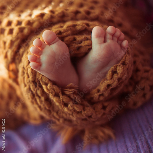 wonderful little legs tiny newborn baby