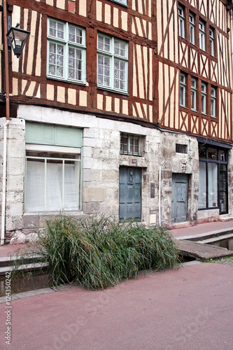 houses on rue eau de robec