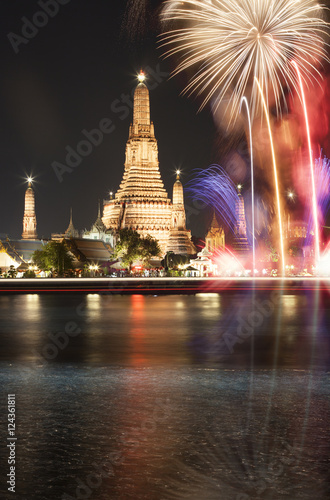 exotic new year - Bangkok new year countdown fireworks at Wat Ar © Melinda Nagy