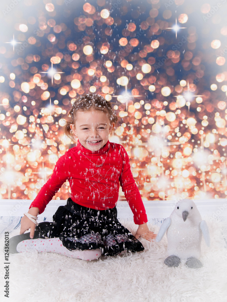 jolie petite fille sous la neige Stock Photo