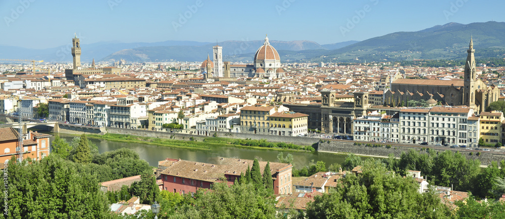 Vista general de Florencia y rio Arno
