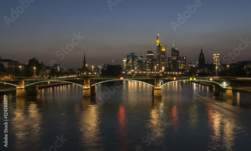 Frankfurt-Skyline am Abend