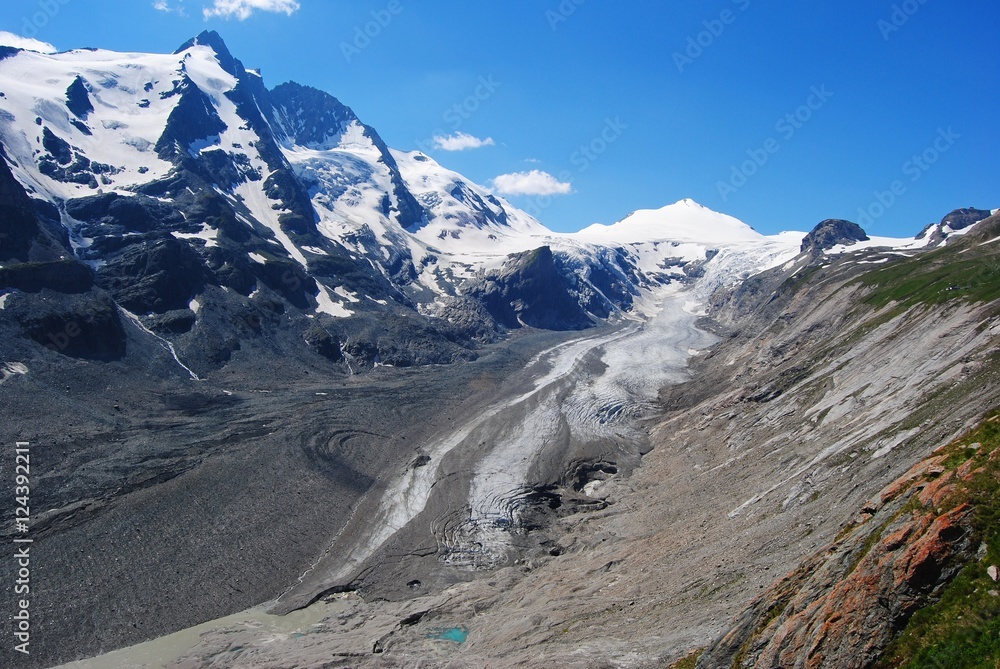 Grossglockner (3798 m), Johannisberg (3453m) and Hohe Riffl (3398 m) peaks in Austria. Grossglockner (3798 m), Johannisberg (3453m) and Hohe Riffl (3398 m) peaks in Austria.