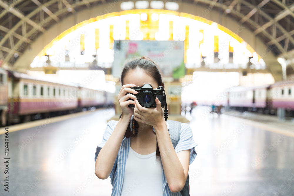 Naklejka premium Asian girl traveling