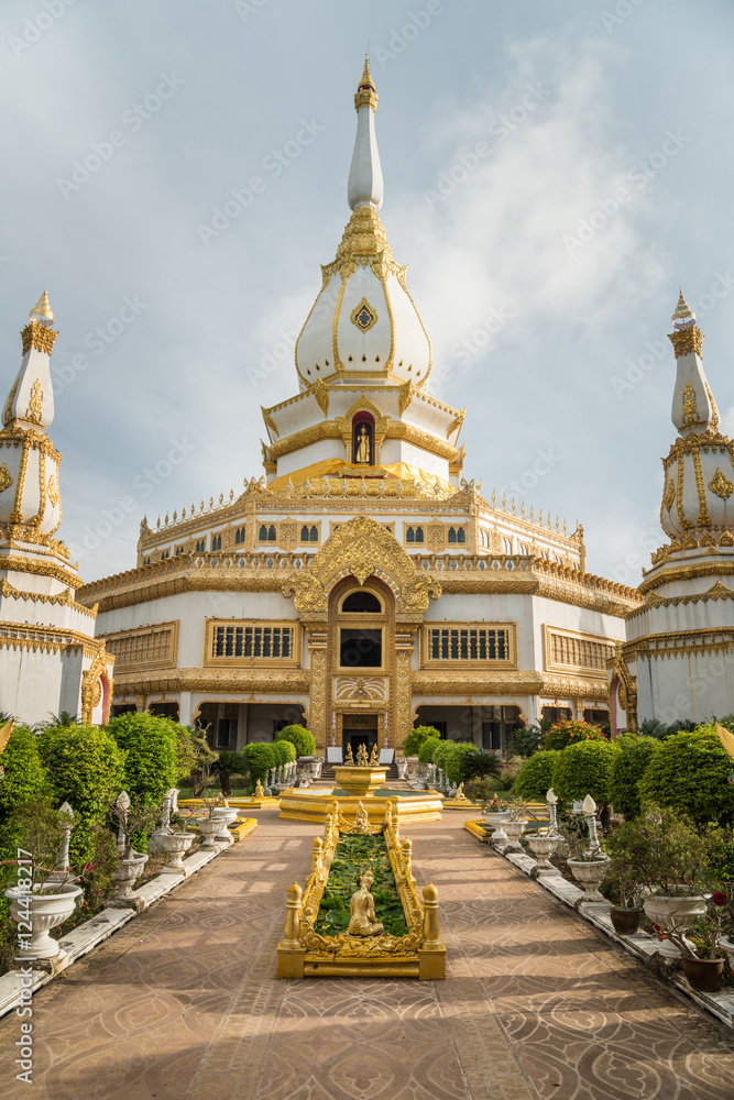 The architecture in Phra Maha Chedi Chai Mongkol in Roi Et province of Thailand.