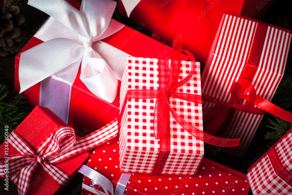 Fototapeta premium Red christmas present