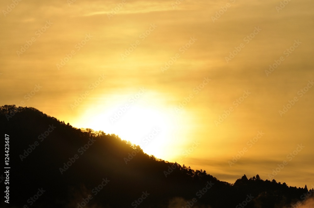 朝陽昇る 朝陽昇る