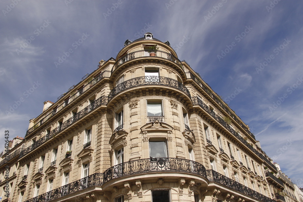 Naklejka premium Immeuble du quartier de Passy à Paris