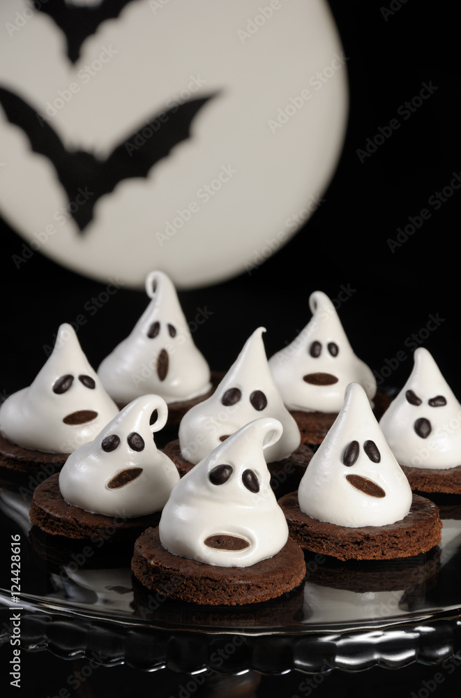 Obraz premium Cake ghosts for Halloween