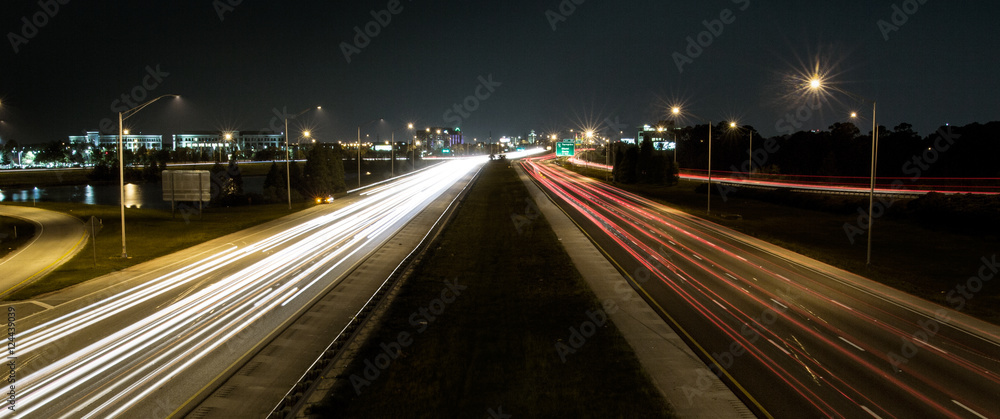 Obraz premium Long Exposure of Traffic