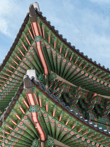 Closeup of the roof of Gwanghwamun Gate (光化門 屋根クローズアップ) in Seoul, Korea.