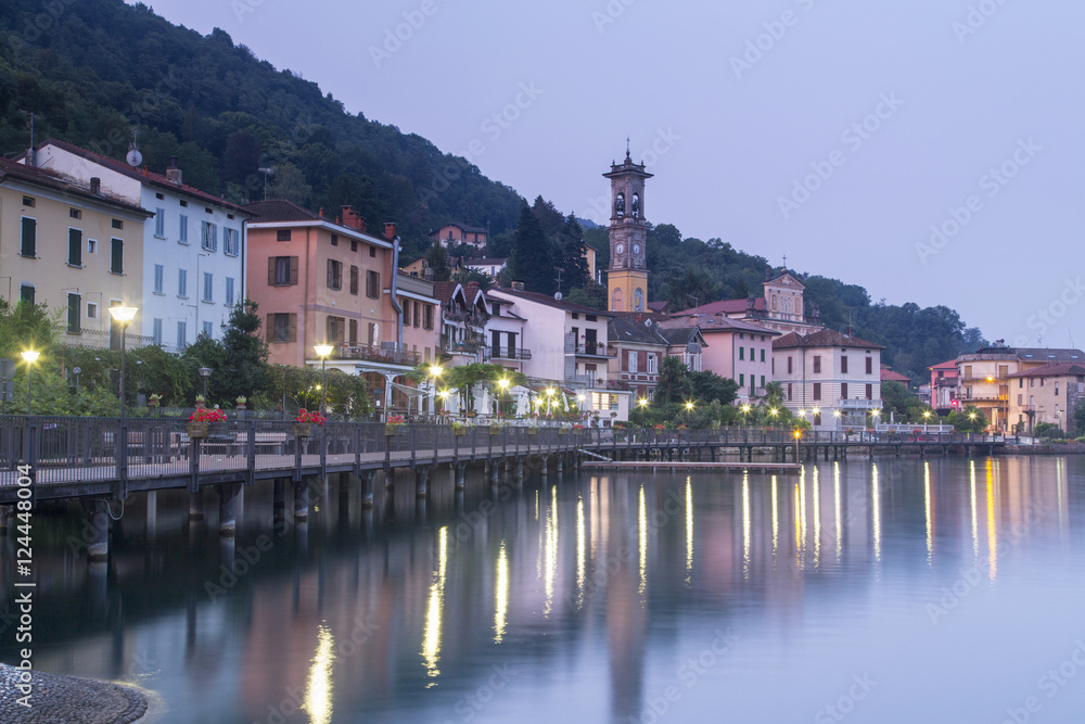 Obraz premium Porto Ceresio