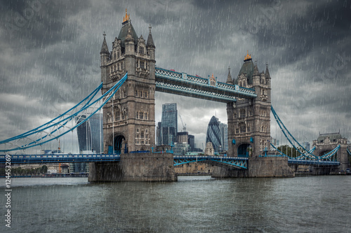 Canvas Print Tower Bridge in London bei Sturm und Regen