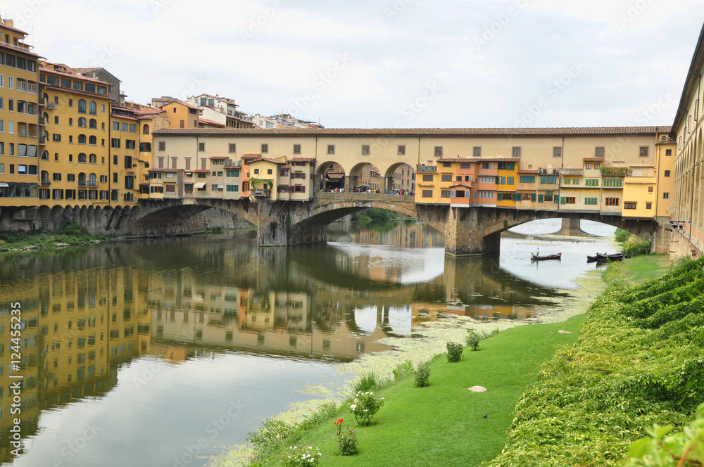 Reflejos sobre el rio Arno, Florencia