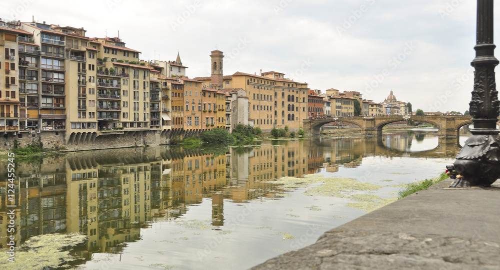 Fototapeta premium Reflejos sobre el rio Arno, Florencia