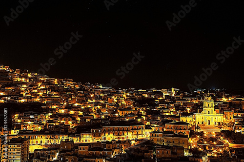 Εκτύπωση καμβά Veduta panoramica della città di Modica, paese del barrocco e della cioccolata