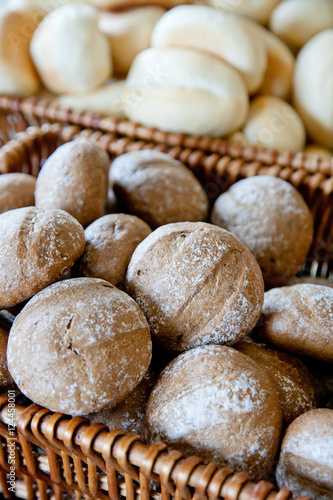 buns in baskets © Amakar