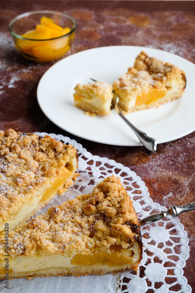 Pfirsichquarktorte aufgeschnitten Pfirsichquarktorte aufgeschnitten