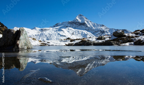 Pizzo Scalino - Montagna riflessa nel lago alpino