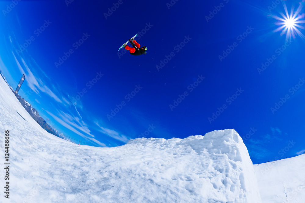 Snowboard freestyle big air jump extrême