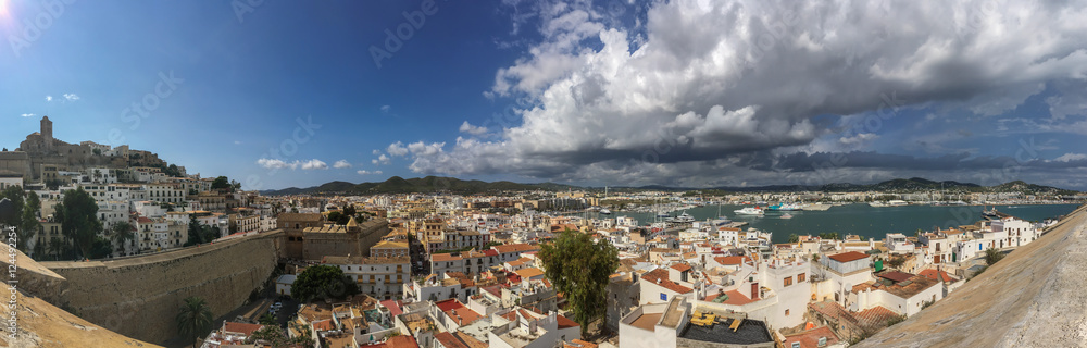 Panorama Blick über die Stadt von Ibiza