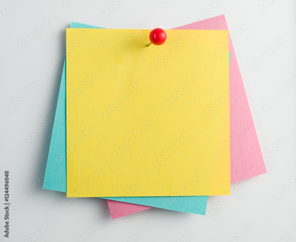 Favor Salvaje Siete Set of blank sticky notes with pushpin isolated on white background Stock  Photo | Adobe Stock