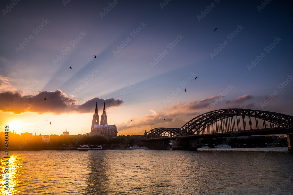 Fototapeta premium Sonnenuntergang in Köln