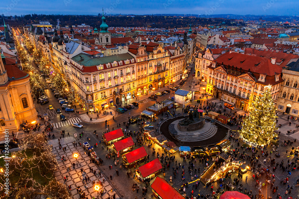 Obraz premium Old Town Square at Christmas time in Prague.