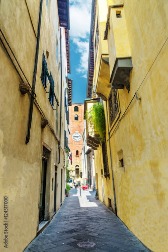 Uhr  Lucca  Kirche