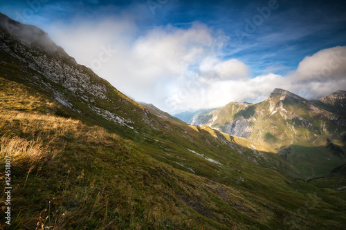 Fototapeta Naklejka Na Ścianę i Meble -  mountains in the day sunlight