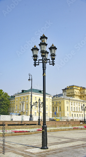 Farola en una plaza de Moscú, Rusia
