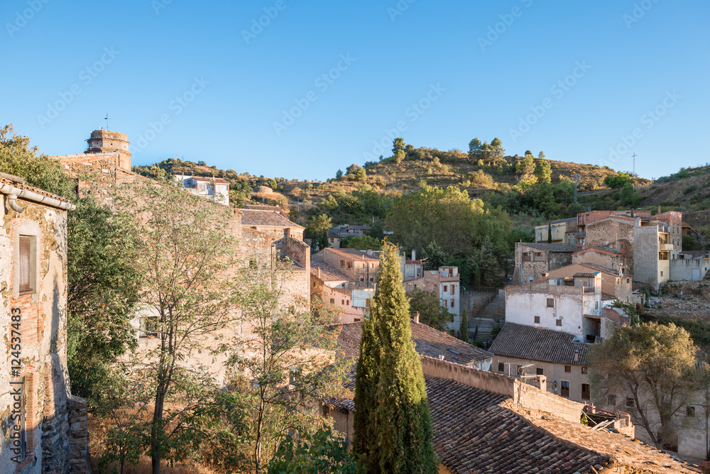 Torroja del Priorat is a small but significant village in the province of Priorat. The small town, named after a red tower, is mentioned already documentary 1270. The Priorat is famous of its wine