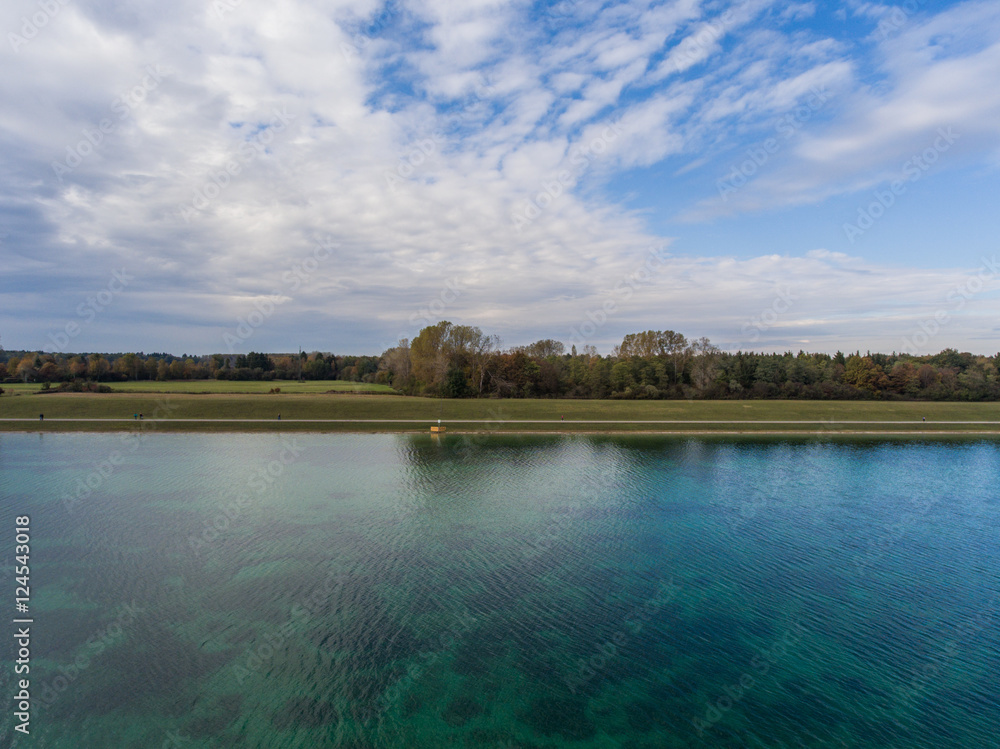 Luftbild Drohnenflug über See