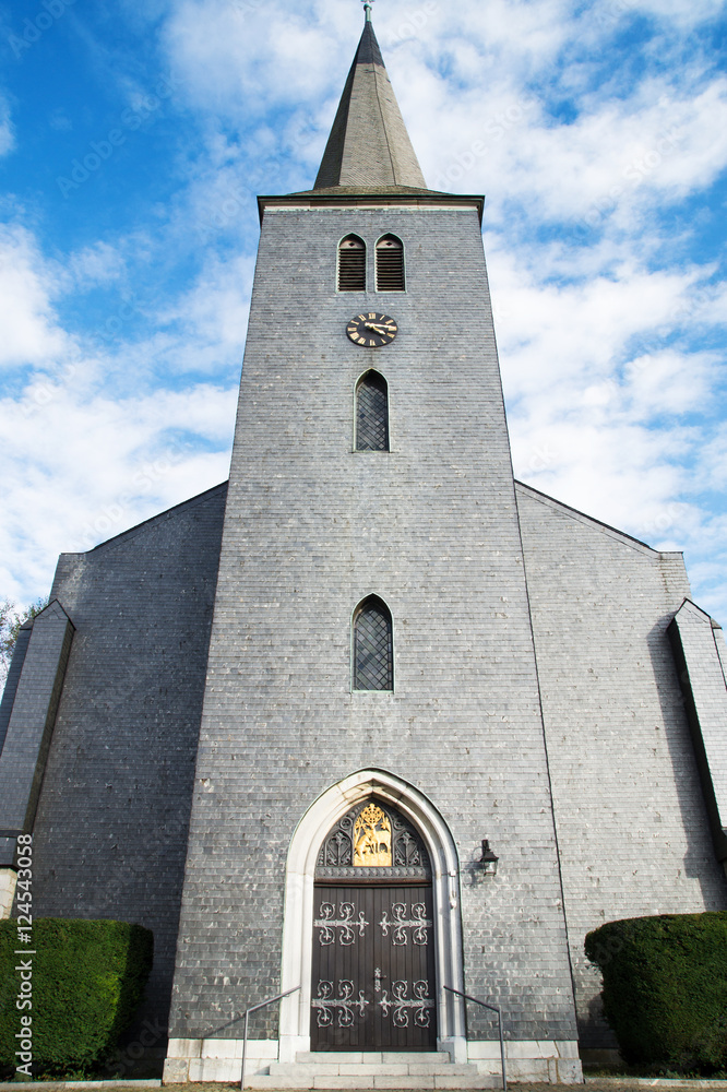 Fototapeta premium Katholische Kirche St. Hubertus in der Eifel, Roetgen