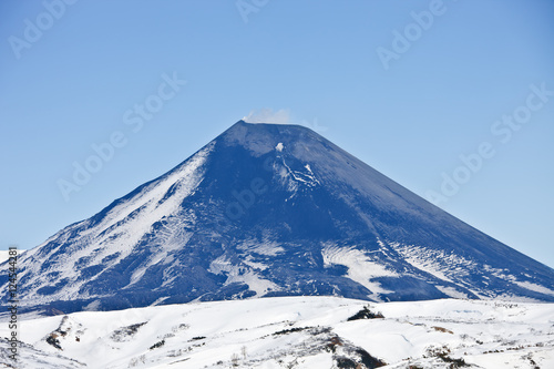 Fototapeta Naklejka Na Ścianę i Meble -  The current cone of Karymsky volcano on the Kamchatka Peninsula