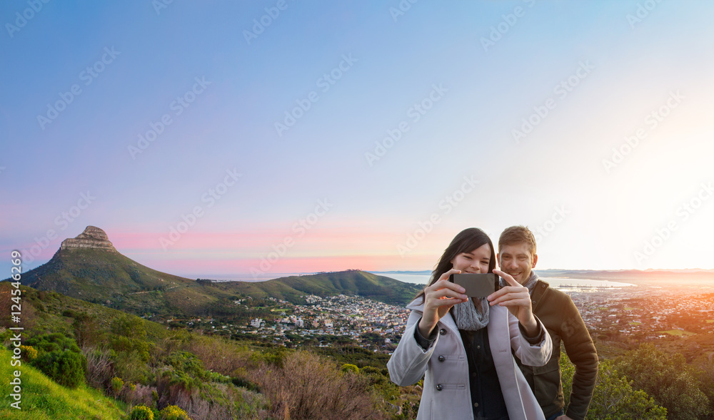 Naklejka premium Turystyczna para robi sobie selfie w Kapsztadzie