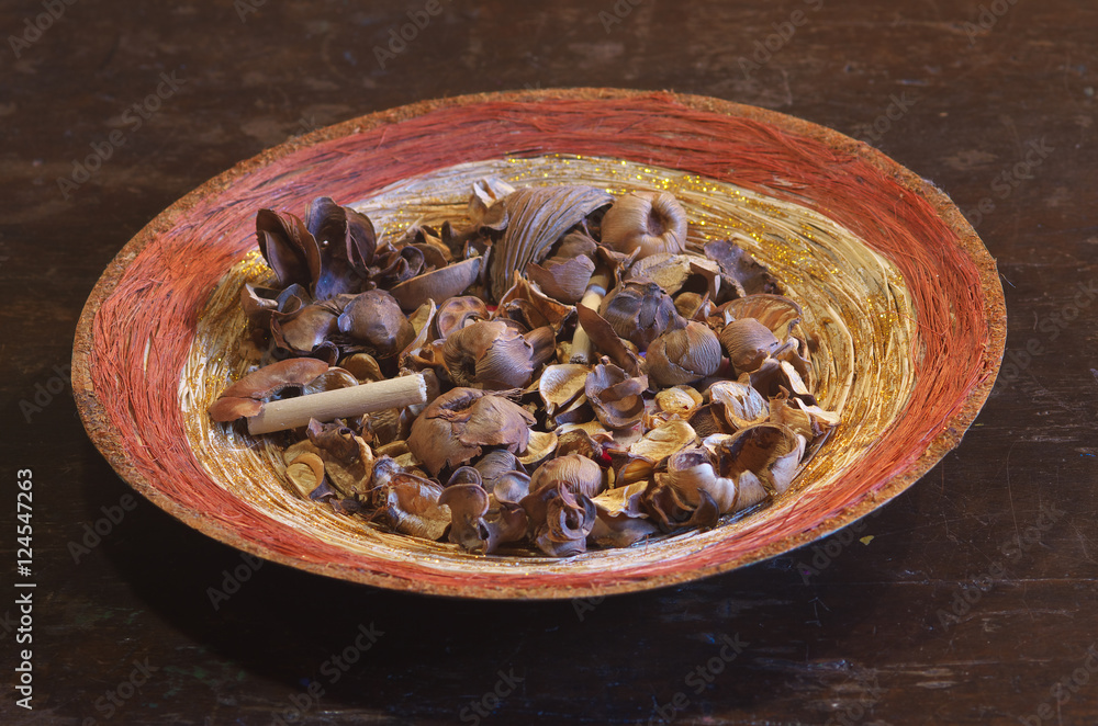 Pout pourri on a table Pout pourri on a table