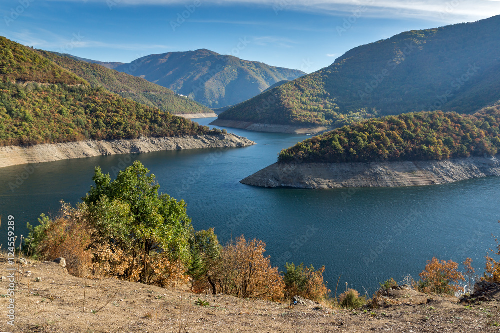 Obraz premium Autumn landscape of the Vacha (Antonivanovtsy) Reservoir, Rhodopes Mountain, Bulgaria