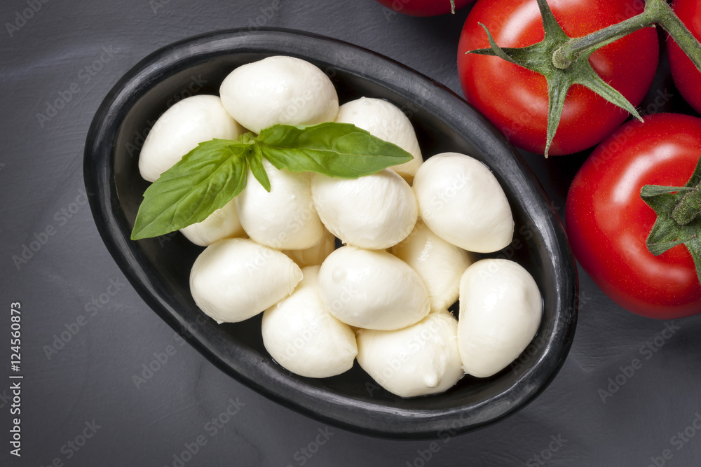 Mozzarella Balls and Vine Tomatoes Mozzarella Balls and Vine Tomatoes