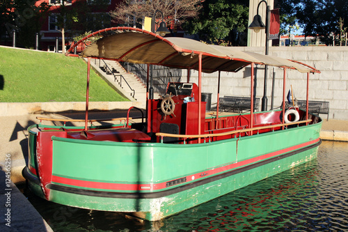 Schilderij op canvas Vintage canal boat moored at Turning Basin of the Kanawha Canal, Richmond, Virgi