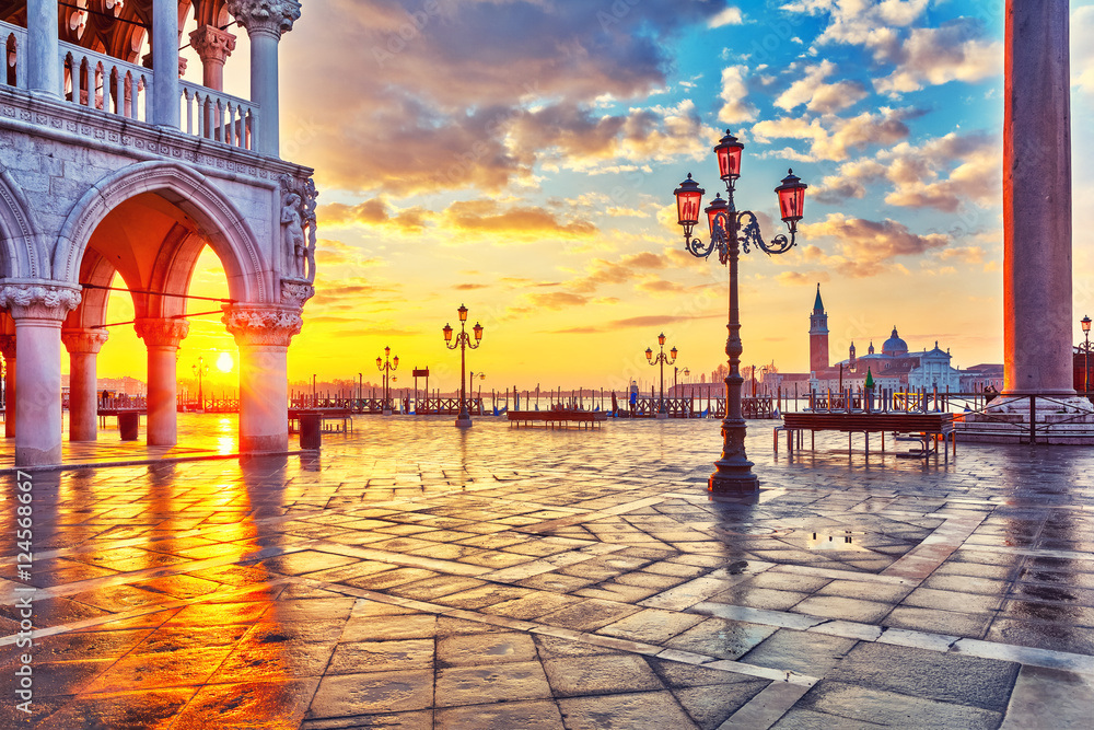 Naklejka premium Piazza San Marco at sunrise, Vinice, Italy