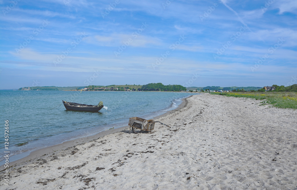 Strand von Thiessow mit Blick auf Klein Zicker,Mönchgut,Insel Rügen,Mecklenburg-Vorpommern,Deutschland Strand von Thiessow mit Blick auf Klein Zicker,Mönchgut,Insel Rügen,Mecklenburg-Vorpommern,Deutschland