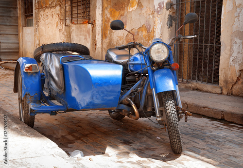 Tableau sur toile antique motorcycle with sidecar