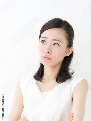 Wallpaper Mural 悩む若い女性 Torontodigital.ca